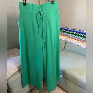 7th Avenue New York & Company Green Paper Bag Waist Wide Leg Capris Size 8